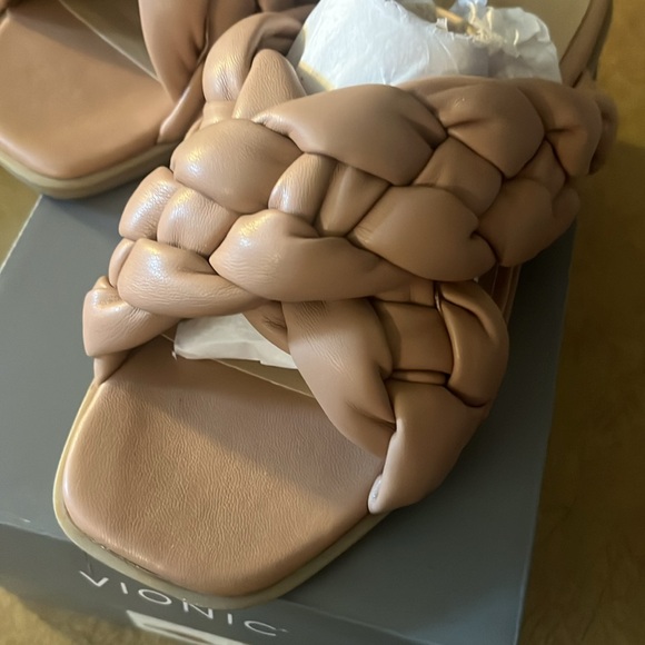 Vionic - Picture 2 of 12